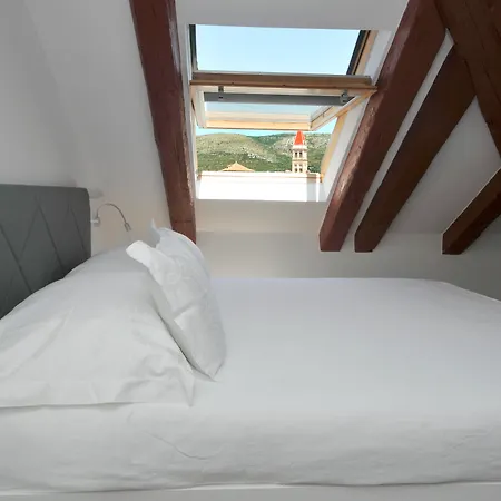 ホテル Heritage Sikaa トロギール