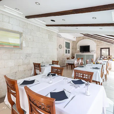 Heritage Sikaa トロギール